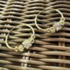 Argollas Mediana genial con dijes de zircones y bolitas detalle enchapado en oro 14k