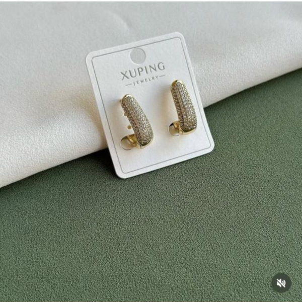 Aritos Xuping Honduras -18k Huggie largo sensacional con cirnonias
