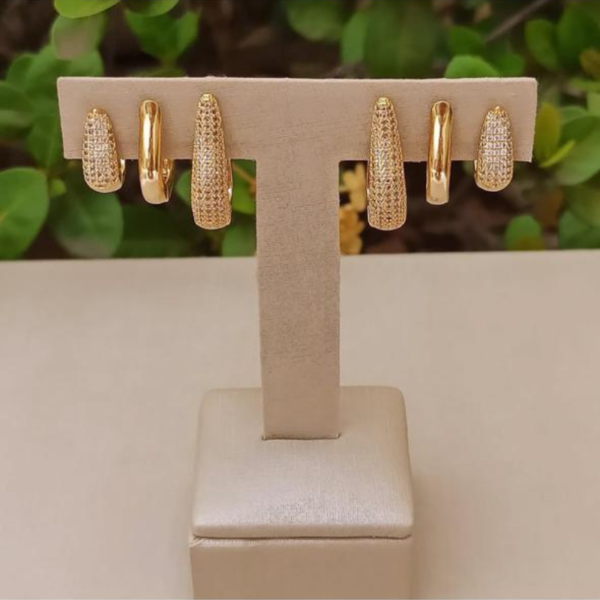 Aritos Xuping Honduras -18k Huggie largo sensacional con cirnonias