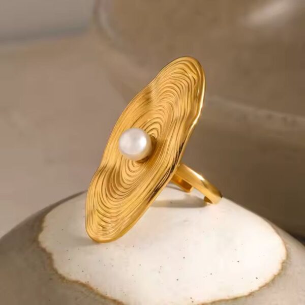Anillo Ovalado Perla Textura radiante Acero Inoxidable y enchapado 18k