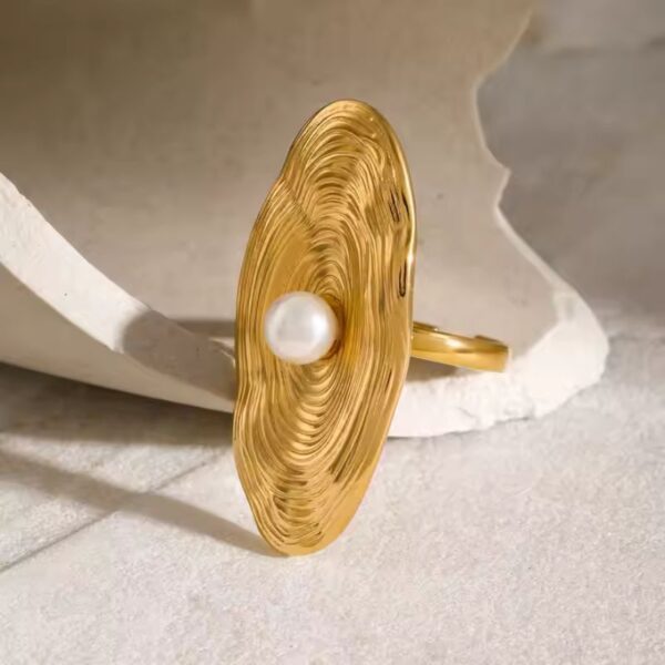 Anillo Ovalado Perla Textura radiante Acero Inoxidable y enchapado 18k
