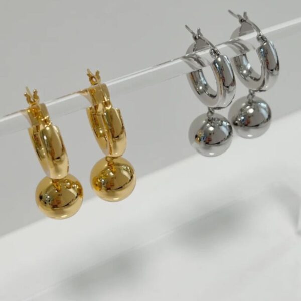 Argollas Con Colgantes Bola impactante Enchapado en Oro 18k