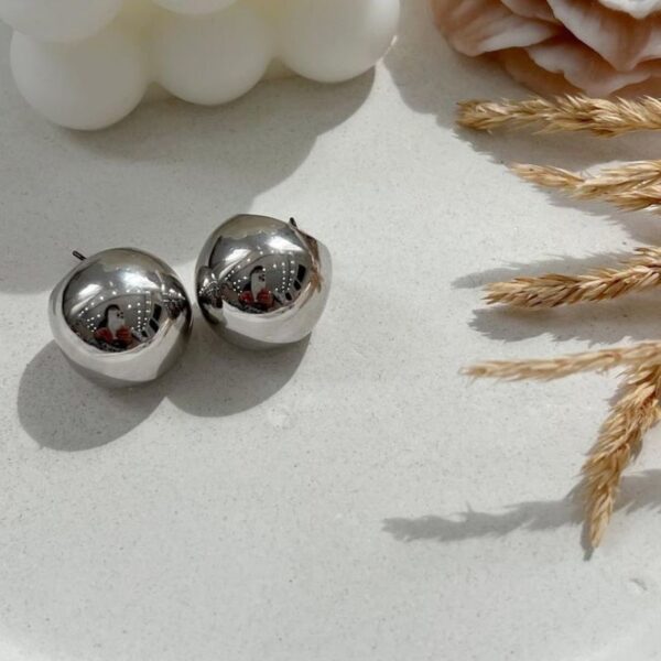Arete Bola Plateado Radiante Enchapado en Plata 925
