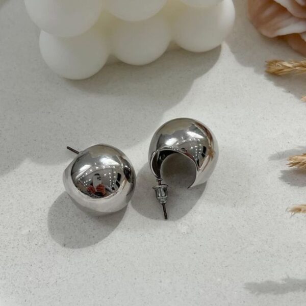 Arete Bola Plateado Radiante Enchapado en Plata 925