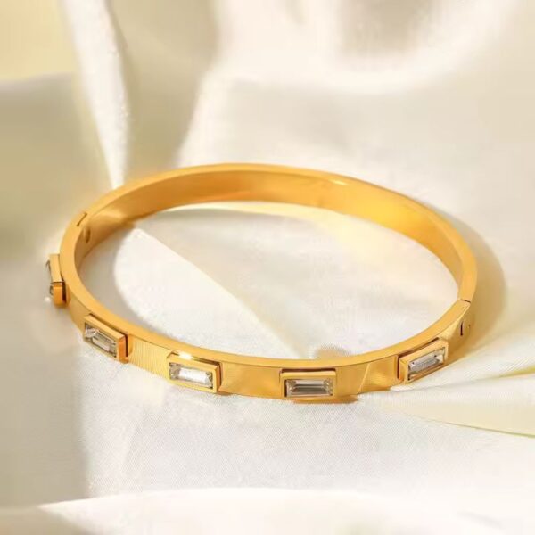 Pulseras de Acero Inoxidable con Bisel de Circonita Cúbica Blanca enchapada oro de 18K fascinante