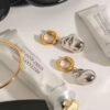 Aretes Modernos Colgantes dos tonos de acero inoxidable vibrante chapado en oro de 18k