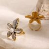 Joyeria Calidad forma de flor con perla al centro elaborado en acero inoxidable y enchapado en oro de 18k