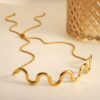 Choker de moda ondulada acero inoxidable con enchapado de oro de 18k sensacional