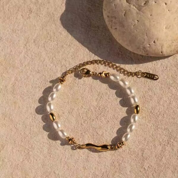 Pulsera enchapada en oro de 18k con perlas y chile de acero inoxidable ingenioso