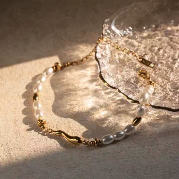 Pulsera enchapada en oro de 18k con perlas y chile de acero inoxidable ingenioso