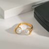 Anillo abierto martillado texturizado perla joyeria moderna espectacular ajustable acero inoxidable oro 18K