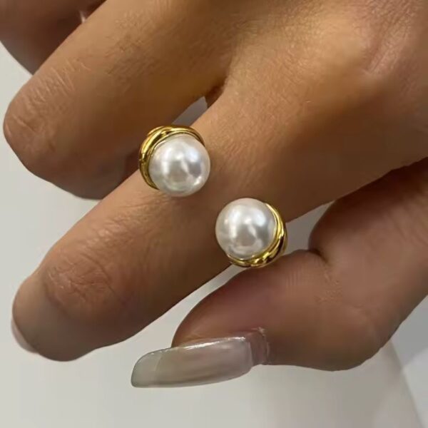 Anillo abierto martillado texturizado perla joyeria moderna espectacular ajustable acero inoxidable oro 18K