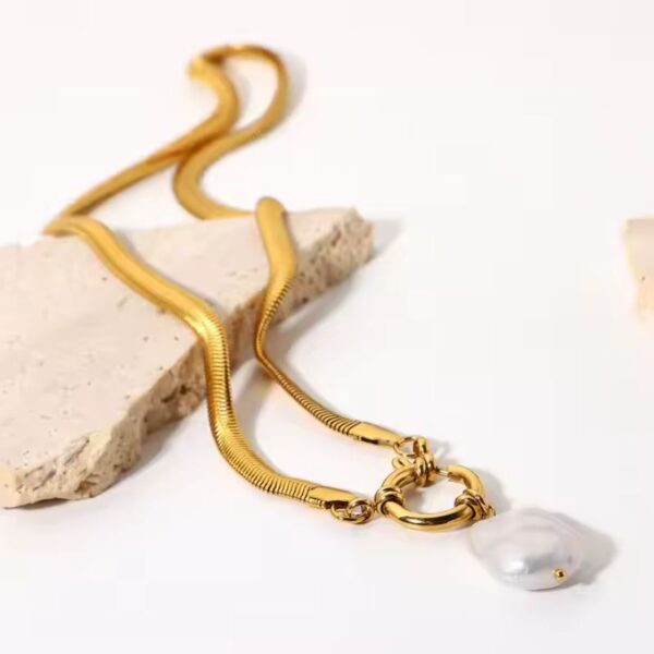 Gargantilla de Acero Inoxidable tejido snake suntuoso enchapado en18K de 5mm con perla barroca