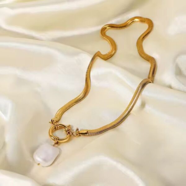 Gargantilla de Acero Inoxidable tejido snake suntuoso enchapado en18K de 5mm con perla barroca
