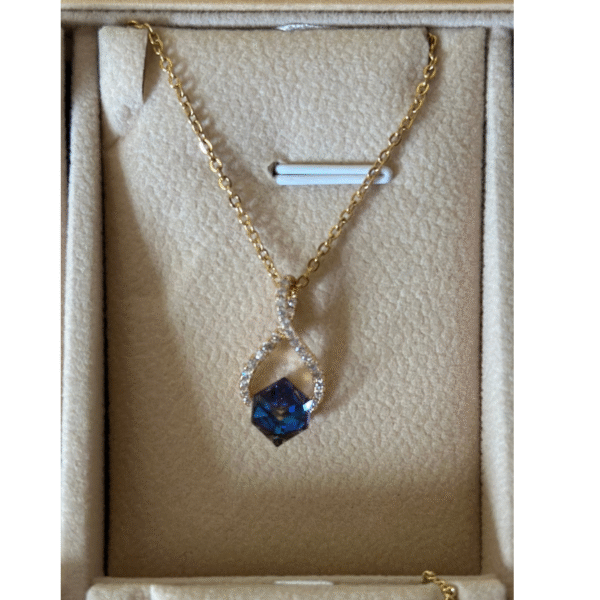 Titanic Dije Azul con cadena laminado en oro de 14k memorable